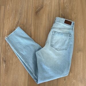 Like new - HOLLISTER Ultra High-Rise Mom Jeans